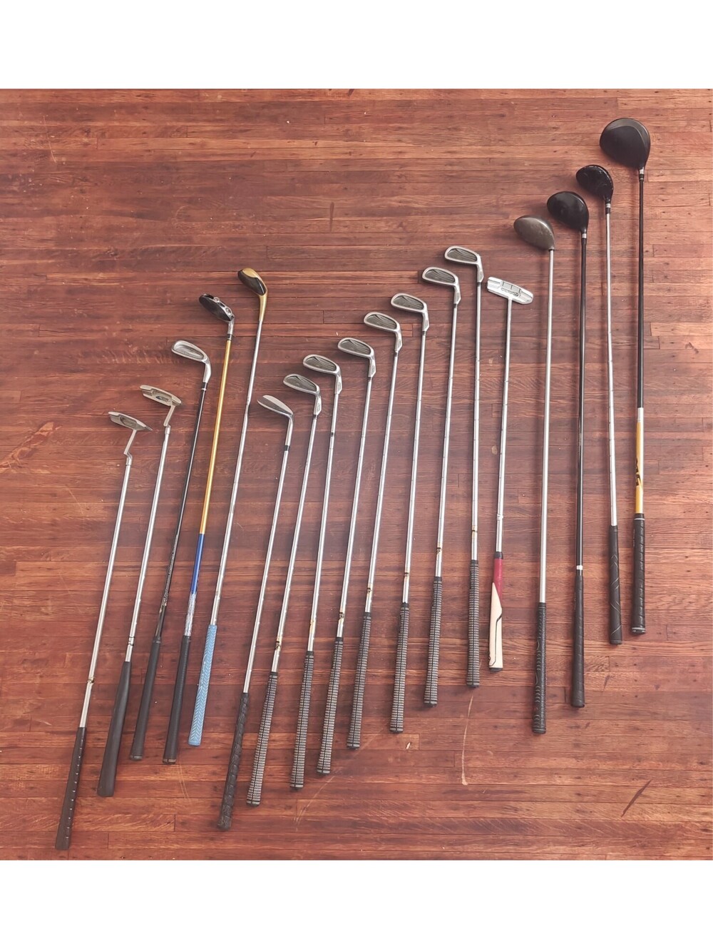 Set of 18 Mixed  RH Golf Clubs with Bag